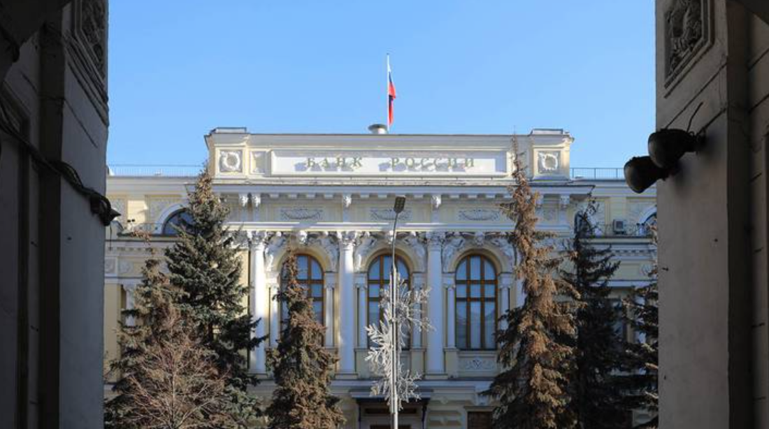 Ограничения на перевод средств за рубеж продлены до 30 сентября 2023 года