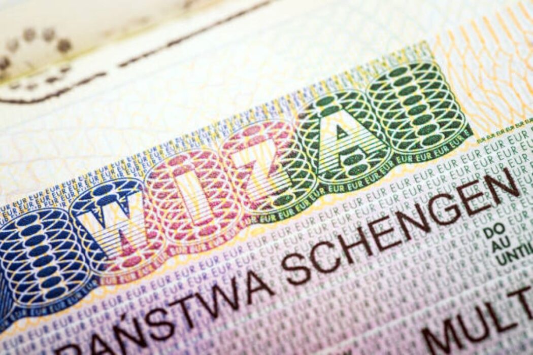 Европейские страны требуют от туристов заполнения новых анкет на шенген