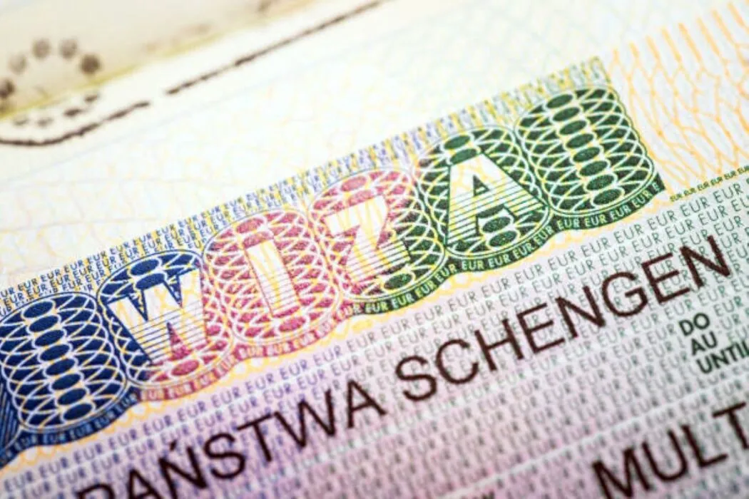 Европейские страны требуют от туристов заполнения новых анкет на шенген